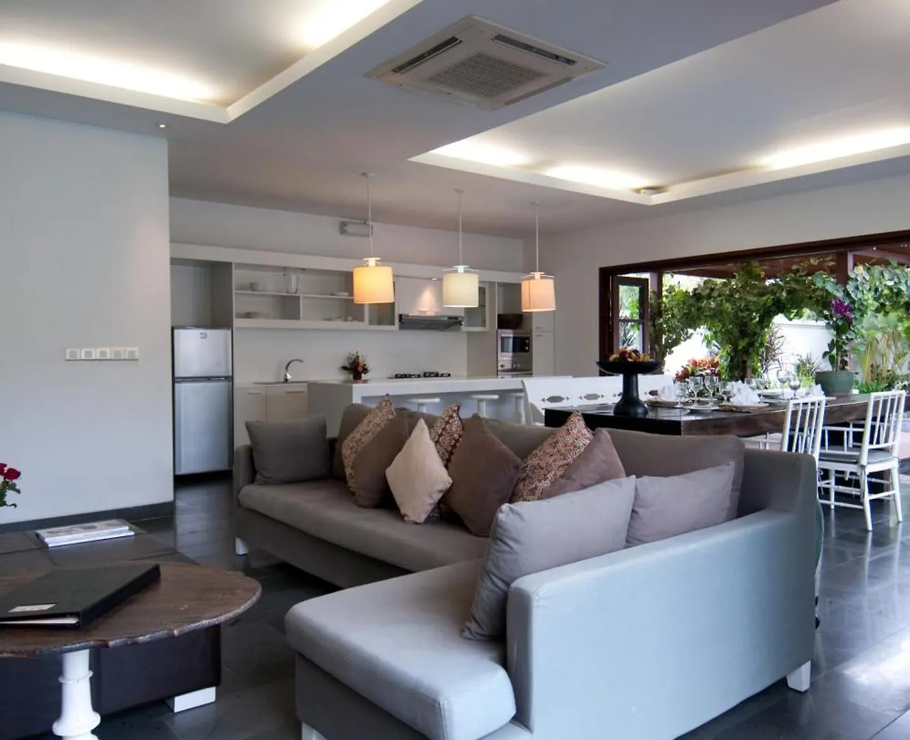 Nunia Boutique Villa Семиньяк 0*,  Индонезия